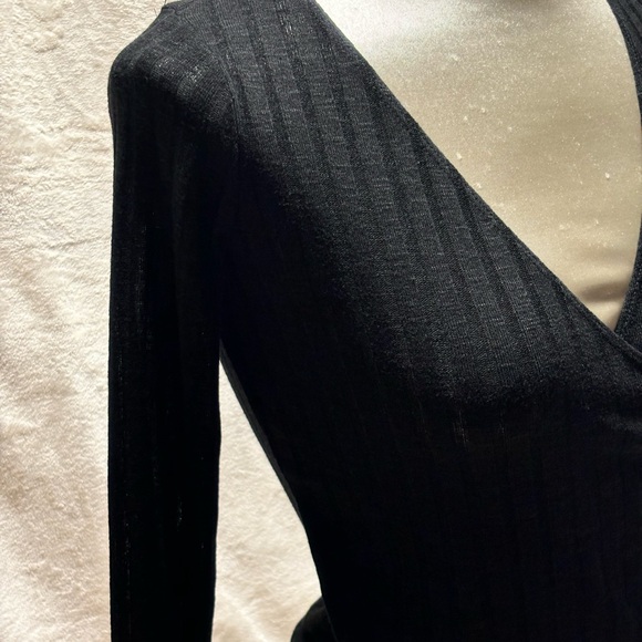 Hollister long sleeve crop top with thumb holes - Picture 3 of 6